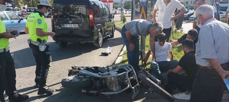 Hafif Ticari Araç Motosiklete Çarptı: 1 Yaralı