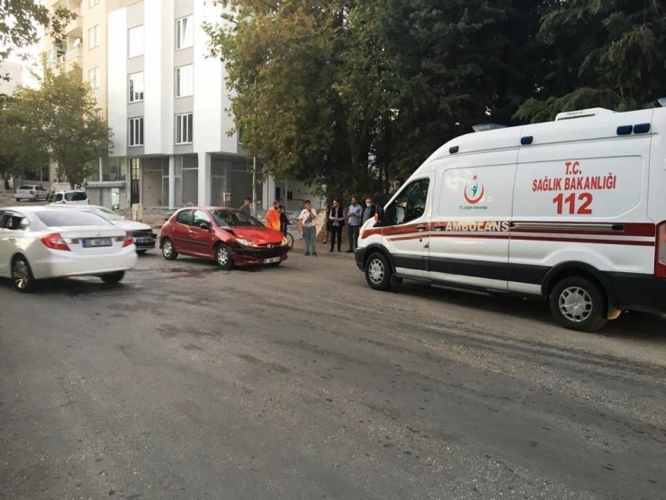 Kahta’da Trafik Kazası: 2 Yaralı