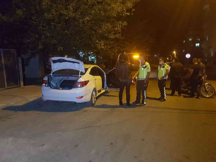 Polisin Kovalama Sonucu Yakaladığı 3 Şahıs Gözaltına Alındı