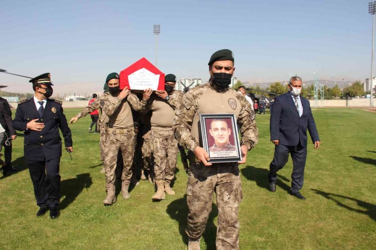 Şehidin Cenazesi Helikopterle Adıyaman’a Getirildi