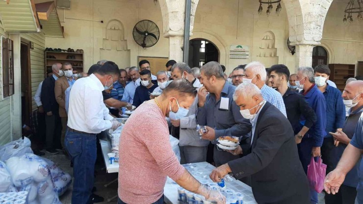 Namaz Sonrası Pilav Ve Ayran İkramında Bulunuldu