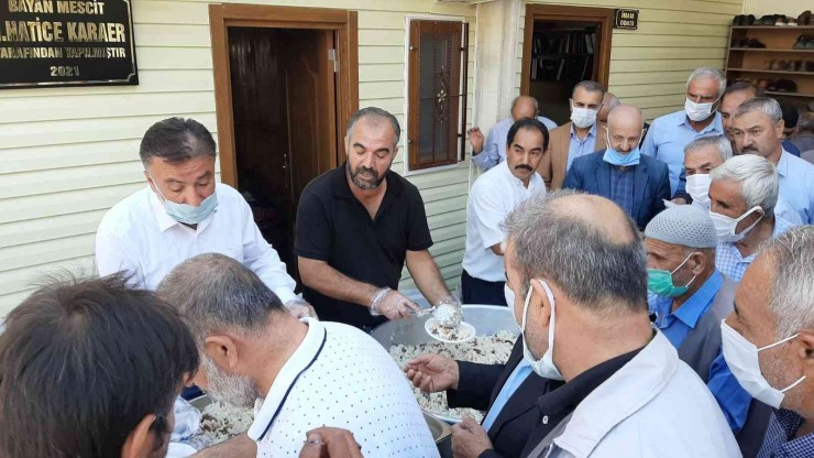 Namaz Sonrası Pilav Ve Ayran İkramında Bulunuldu