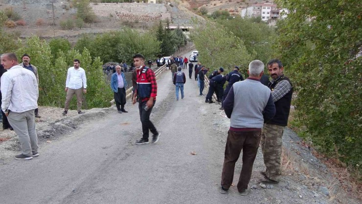 Otomobil Köprüden Aşağıya Uçtu: 1 Ölü