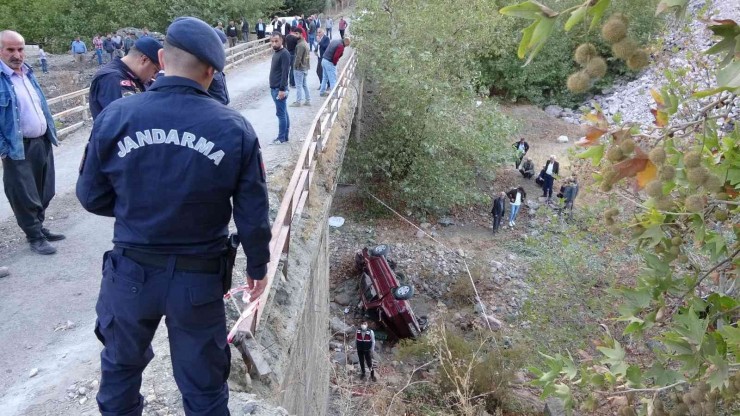 Otomobil Köprüden Aşağıya Uçtu: 1 Ölü