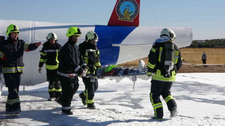 Tatbikat İçin Yakılan Uçak Maketi Paniğe Neden Oldu