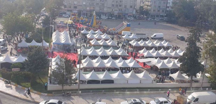 Sonbahar Yöresel Ürünler Ve Hediyelik Eşya Festivali Büyük İlgi Görüyor