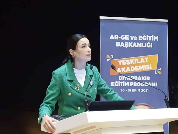 Diyarbakır’da Ak Parti Ar-ge Teşkilat Akademisi Eğitim Kampı Başladı