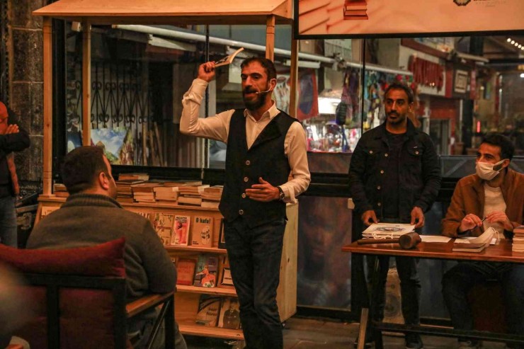 Diyarbakır Büyükşehir Belediyesi ’kitap Mezatı’ Düzenledi