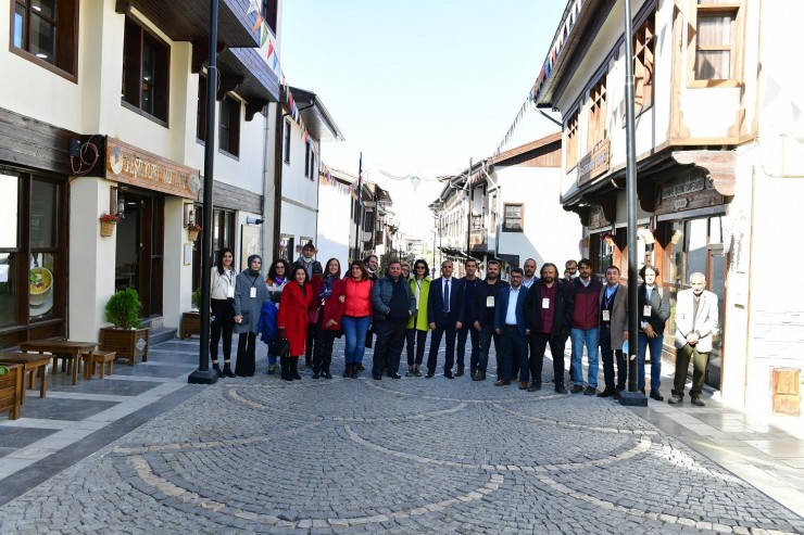 Oyuncular Ve Jüri Üyeleri Konakları Gezdi