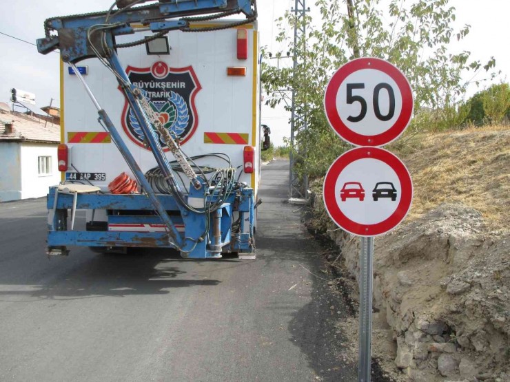 Malatya’da Yol İşaretleme Çalışmalarına Devam Ediyor
