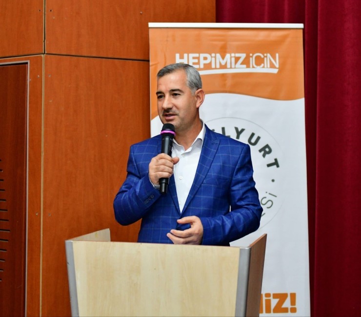 Yeşilyurta Akademisyen Ve Yazarlar "ailemiz Kalemiz" Panelinde Buluştu