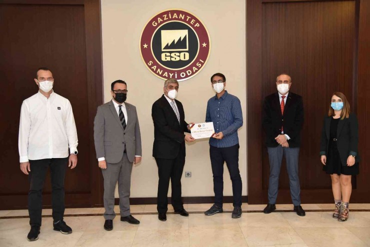İhracat Akademisi’nden Mezun Olanlara Sertifikaları Verildi
