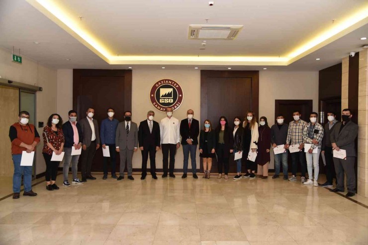 İhracat Akademisi’nden Mezun Olanlara Sertifikaları Verildi