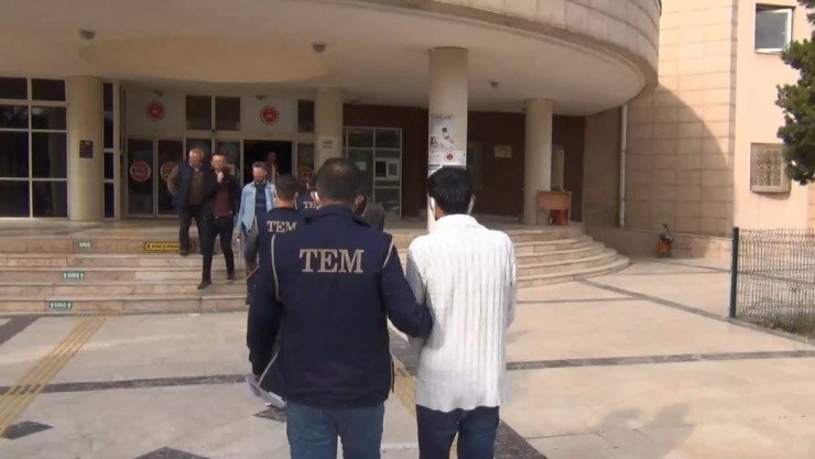 Terör Örgütü Üyesi Oldukları Belirlenen 3 Kişi Tutuklandı