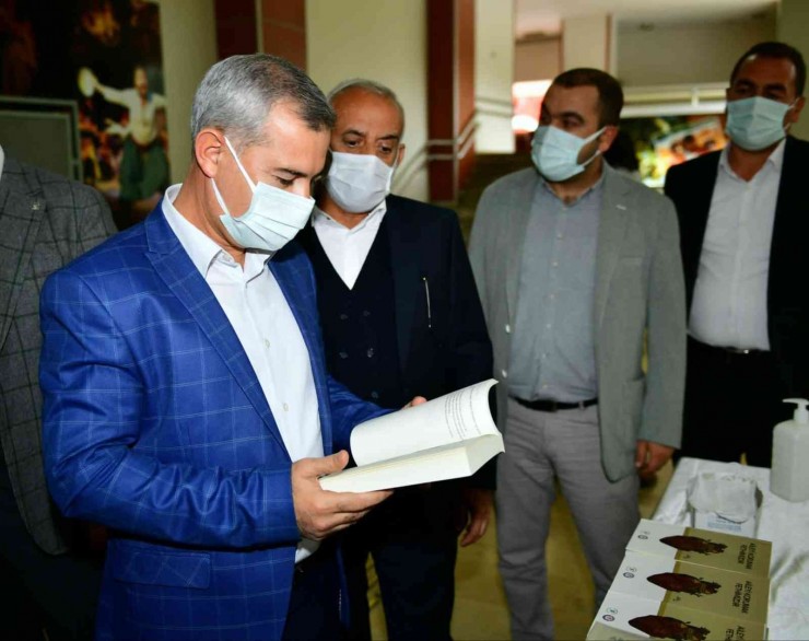 Yeşilyurta Akademisyen Ve Yazarlar "ailemiz Kalemiz" Panelinde Buluştu