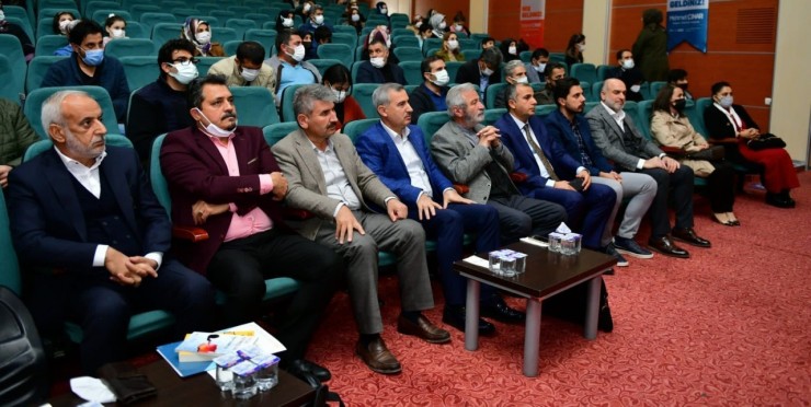 Yeşilyurta Akademisyen Ve Yazarlar "ailemiz Kalemiz" Panelinde Buluştu