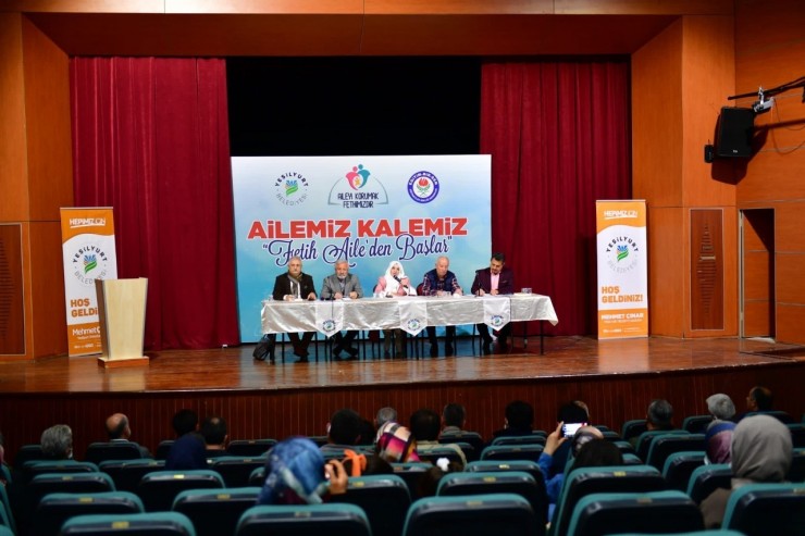 Yeşilyurta Akademisyen Ve Yazarlar "ailemiz Kalemiz" Panelinde Buluştu