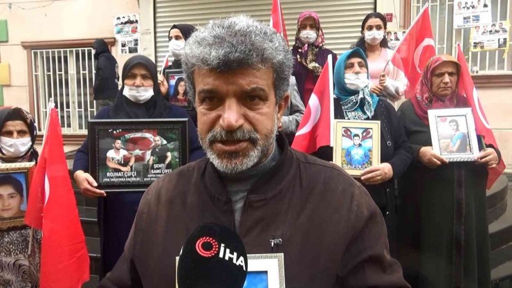 Hdp Önündeki Aileler Evlat Nöbetini Yağmur Altında Sürdürdü