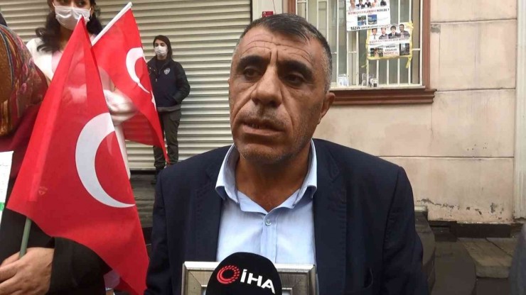 Hdp Önündeki Aileler Evlat Nöbetini Yağmur Altında Sürdürdü