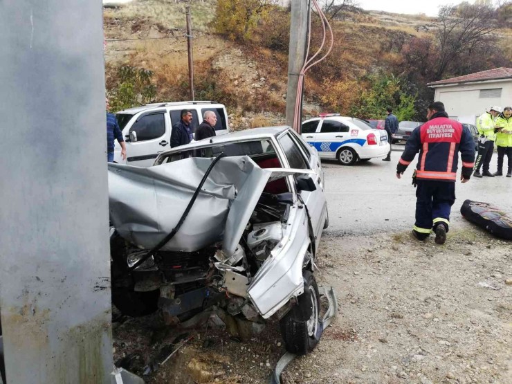 Malatya’da Otomobil Üst Geçidin Ayağına Çarptı: 1 Ölü, 1 Yaralı