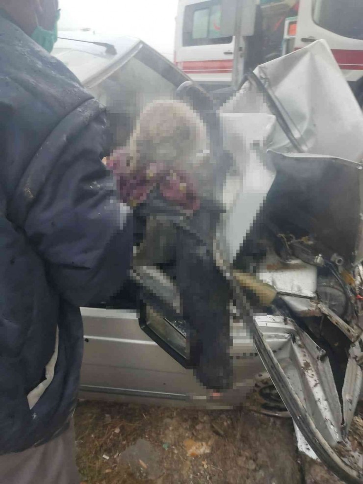 Malatya’da Otomobil Üst Geçidin Ayağına Çarptı: 1 Ölü, 1 Yaralı
