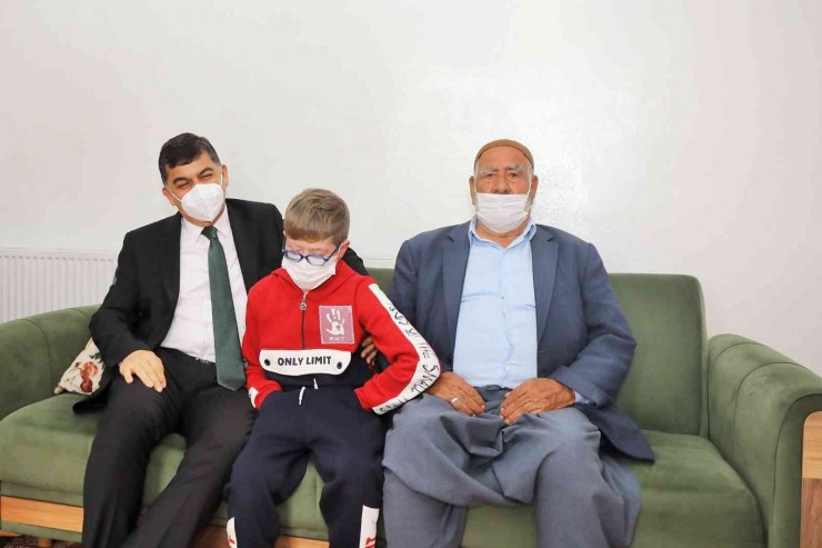 Lösemi Hastası Küçük Ramazan’ın Tablet İsteğine Başkan Fadıloğlu Cevap Verdi