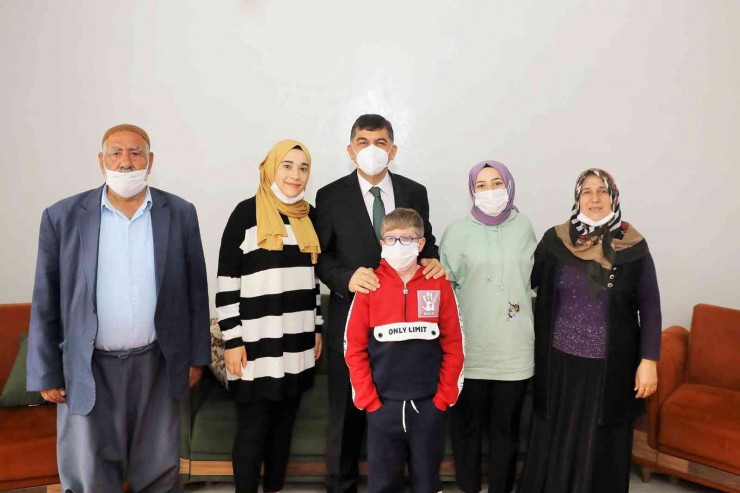 Lösemi Hastası Küçük Ramazan’ın Tablet İsteğine Başkan Fadıloğlu Cevap Verdi