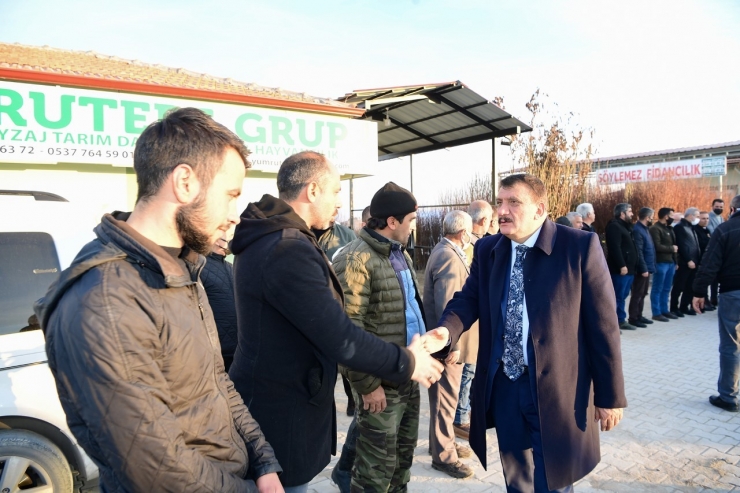 Başkan Gürkan İle Ak Partililer, Fidancılar Esnaflarını Ziyaret Etti