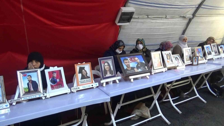 Evlat Nöbetindeki Aileler Pkk Ve Hdp’nin Yakasını Bırakmayarak Evlatlarını İstiyor