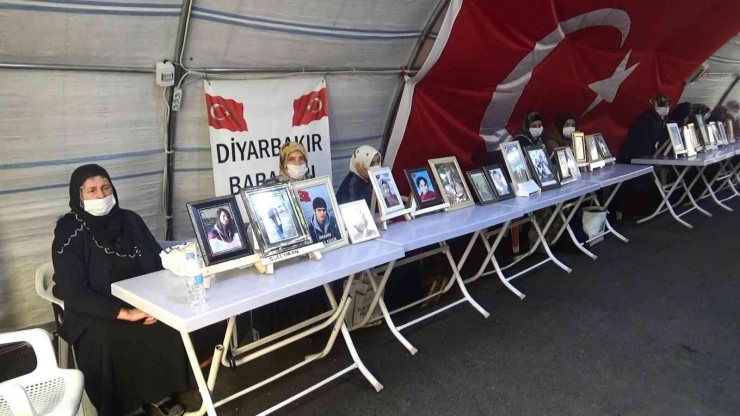 Evlat Nöbetindeki Aileler Pkk Ve Hdp’nin Yakasını Bırakmayarak Evlatlarını İstiyor