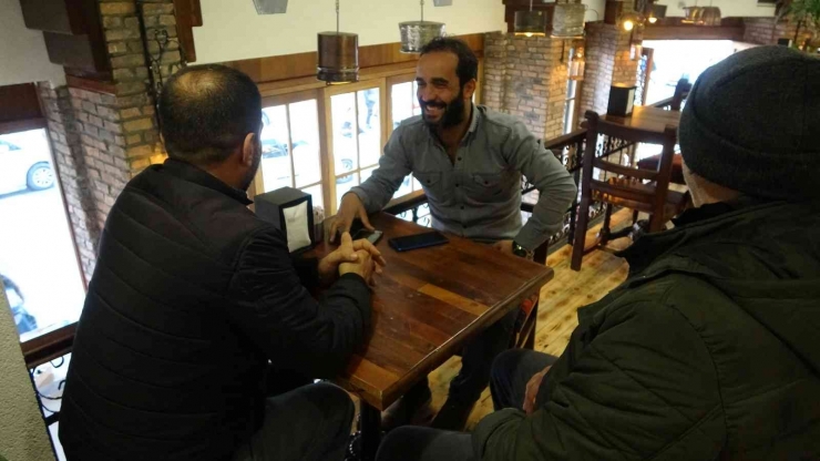 Çok Dilli Çalışanlarla Tarihe Açılan Şube Turistlerin Ağzını Tatlandırıyor
