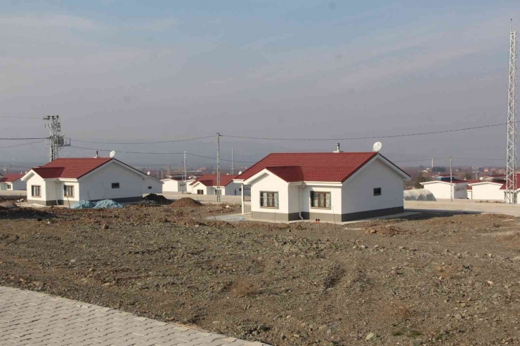 Deprem Konutlarında Vatandaşların Yüzü Gülüyor