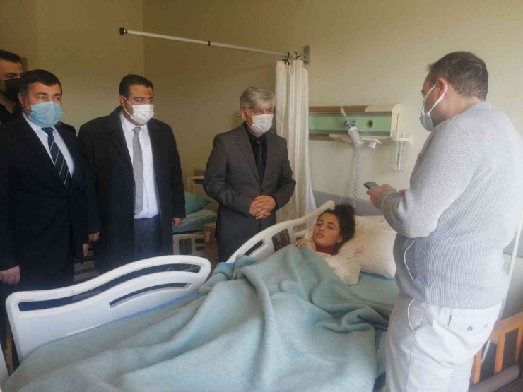 Milli Eğitim Müdürü Kazada Yaralanan Öğrencileri Ziyaret Etti