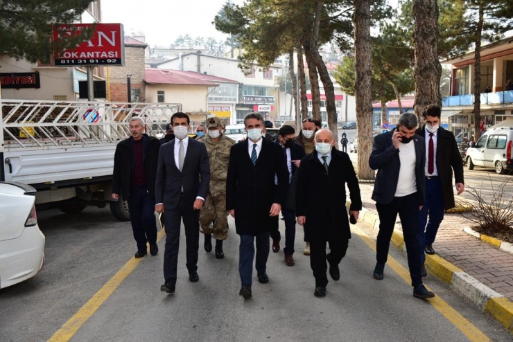 Vali Baruş Arapgir’de Muhtarlarla Toplantı Düzenledi