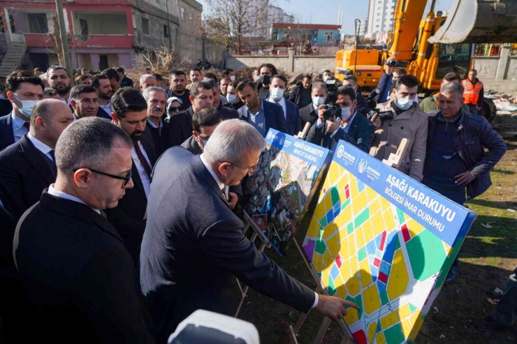 Fiyatları 2 Milyonu Bulan Binalar Arasında Kalan Yapıların Yıkımına Başlandı