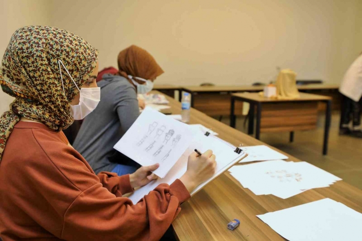 Şehitkamil’de Karakalem Resim Kursuna Yoğun İlgi