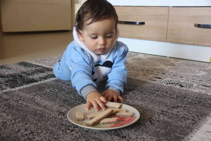 Gofretin İçinden Kağıtlar Çıktı, 10 Aylık Bebek Ölümden Döndü