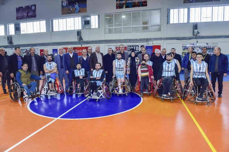 Soylu’dan Sporculara Destek