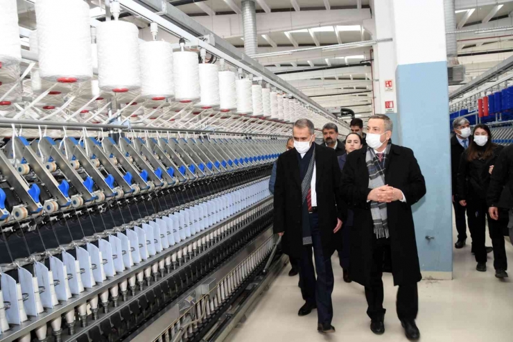 Vali Çuhadar’dan Merinos İplik Fabrikasını Gezdi