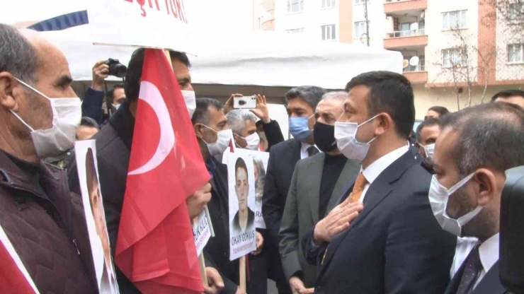 Ak Parti Genel Başkan Yardımcısı Dağ Evlat Nöbetindeki Aileleri Ziyaret Etti