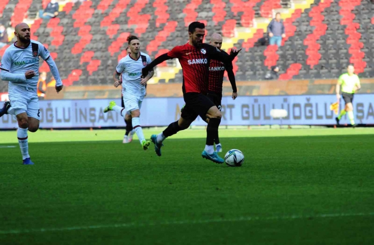 Spor Toto Süper Lig: Gaziantep Fk: 2 - Fatih Karagümrük: 0 (ilk Yarı)