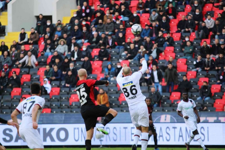 Spor Toto Süper Lig: Gaziantep Fk: 2 - Fatih Karagümrük: 0 (ilk Yarı)