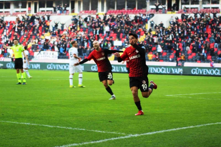 Spor Toto Süper Lig: Gaziantep Fk: 2 - Fatih Karagümrük: 0 (ilk Yarı)