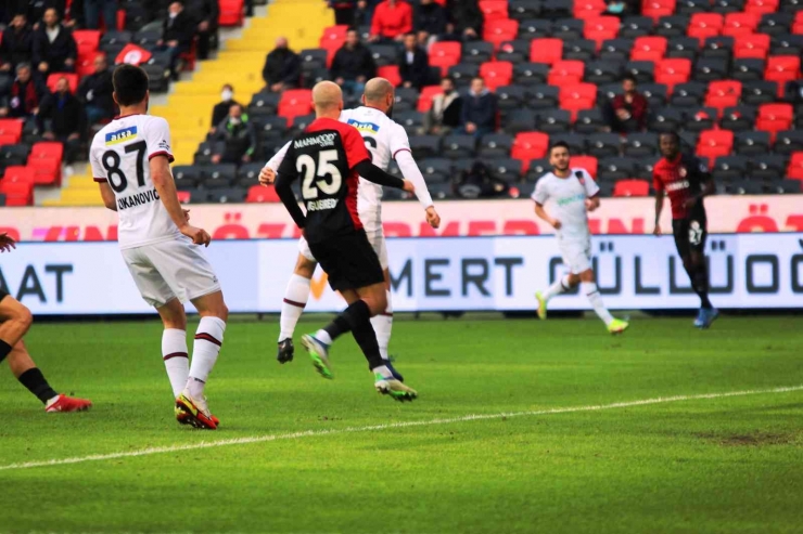 Spor Toto Süper Lig: Gaziantep Fk: 2 - Fatih Karagümrük: 0 (ilk Yarı)