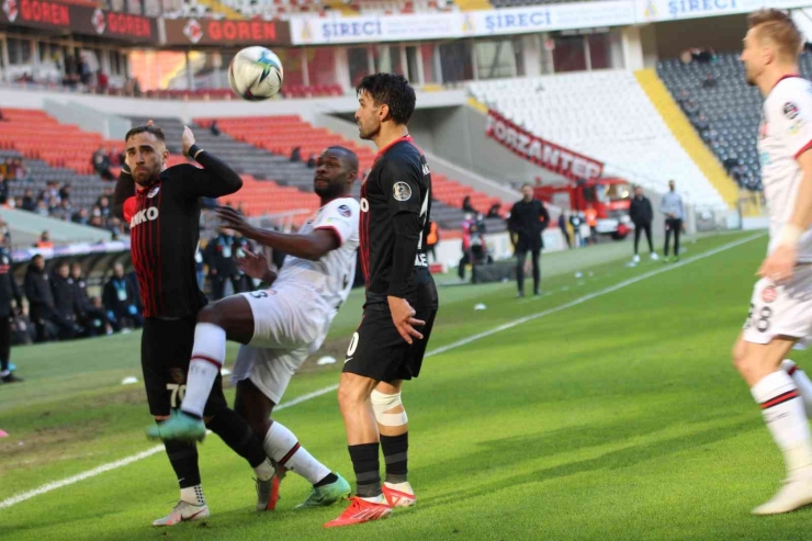 Spor Toto Süper Lig: Gaziantep Fk: 2 - Fatih Karagümrük: 0 (ilk Yarı)