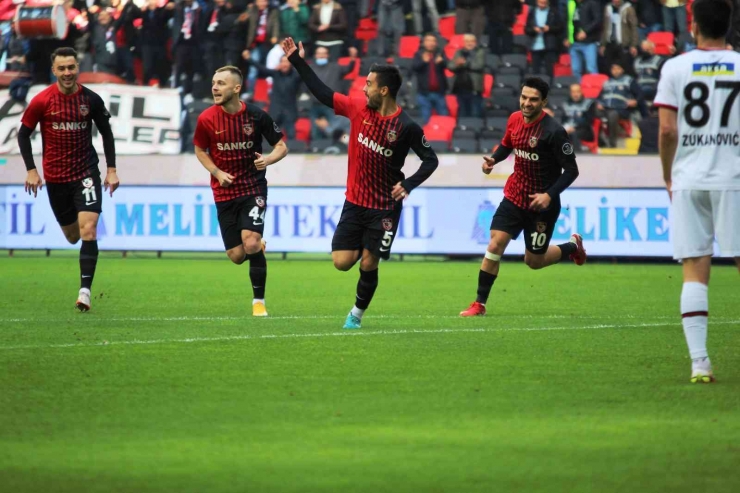 Spor Toto Süper Lig: Gaziantep Fk: 2 - Fatih Karagümrük: 0 (ilk Yarı)