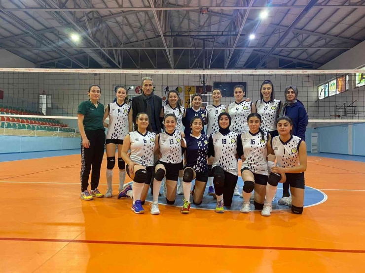 Bağlar Belediyespor Kadın Voleybol Takımı İkinci Yarıya Galibiyetle Başladı