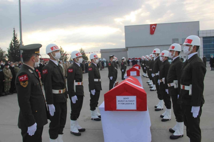 Şehitler Törenle Memleketlerine Uğurlandı