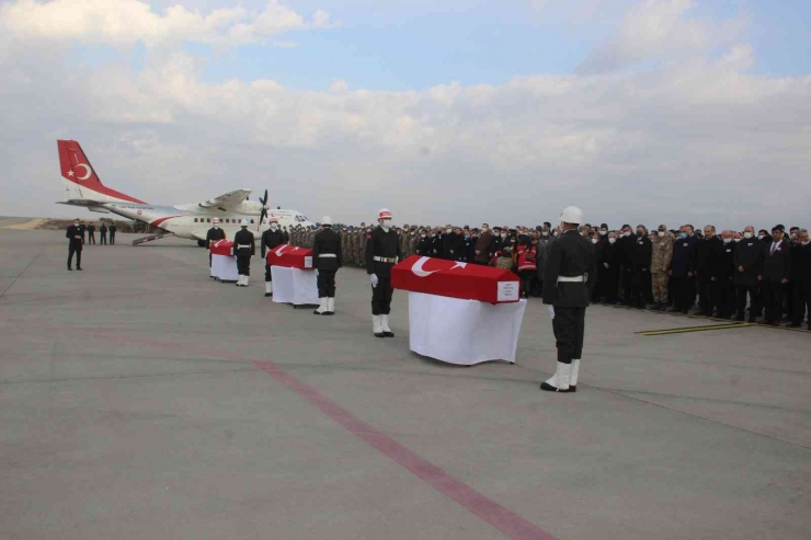 Şehitler Törenle Memleketlerine Uğurlandı