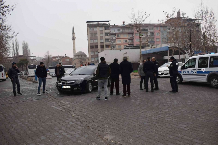 Malatya’da İki Otomobil Çarpıştı: 1 Yaralı